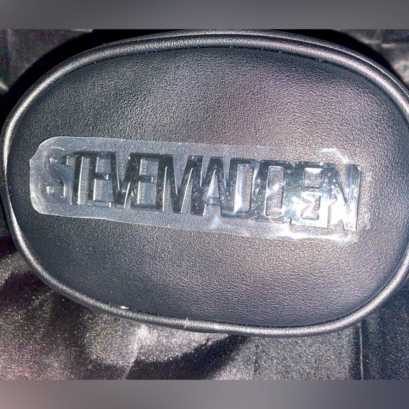 ✨Steve Madden - Women’s Semi-around Beltbag for travel w/ Logo Belt✨ NWT✨ - Picture 2 of 16